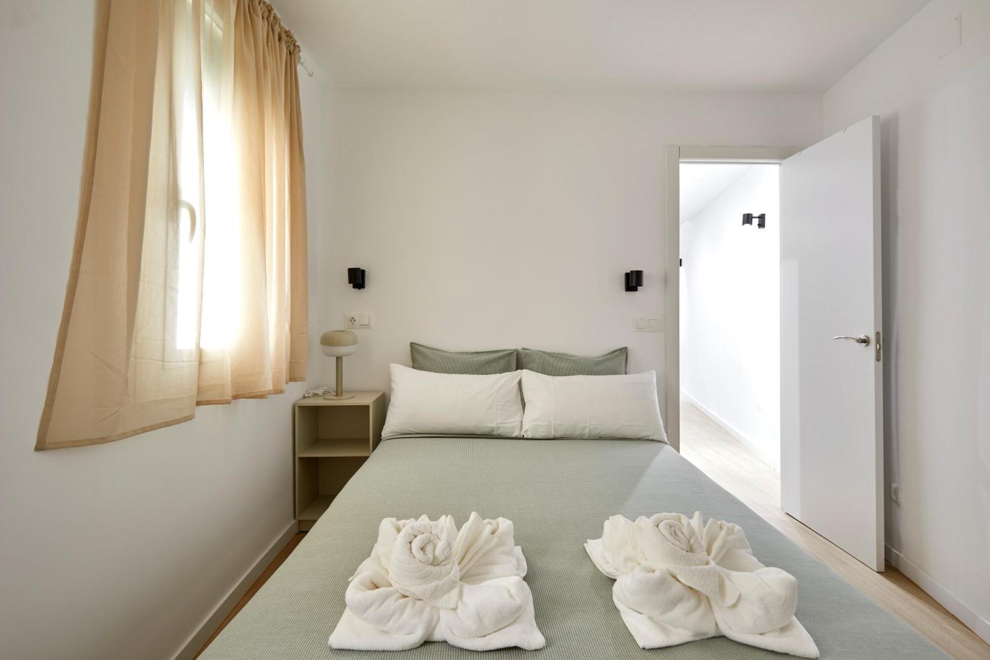 17 Nice Apartment Next To El Molino Barcelona Exterior photo