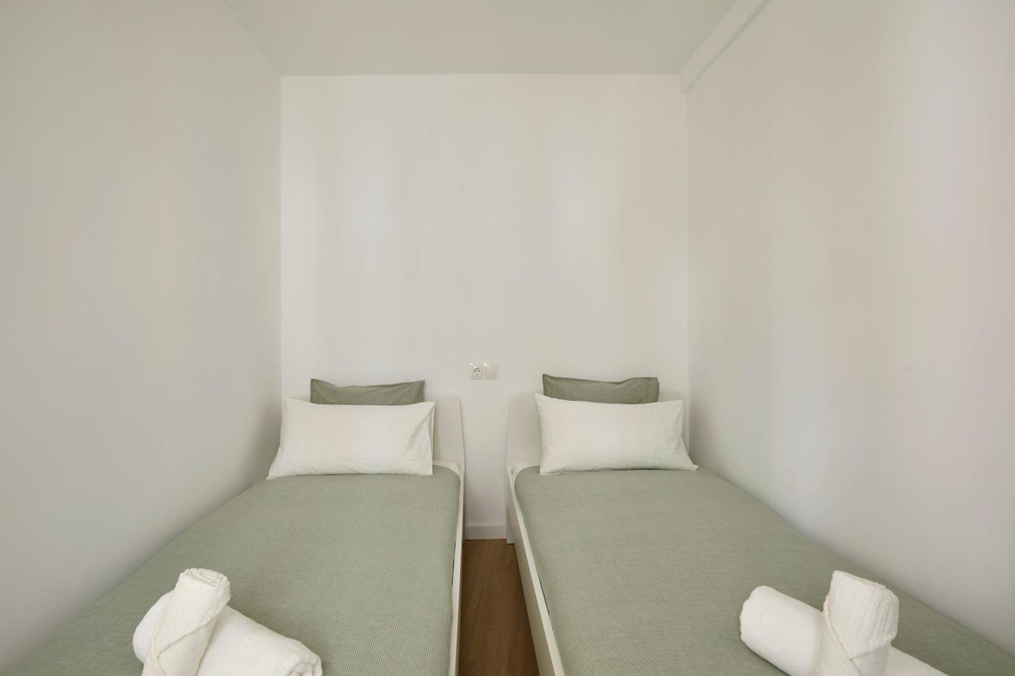 17 Nice Apartment Next To El Molino Barcelona Exterior photo